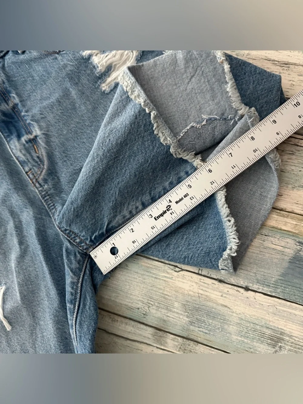 American Eagle Relaxed Mom Shorts Women's 4 Distressed Frayed Denim Long Blue